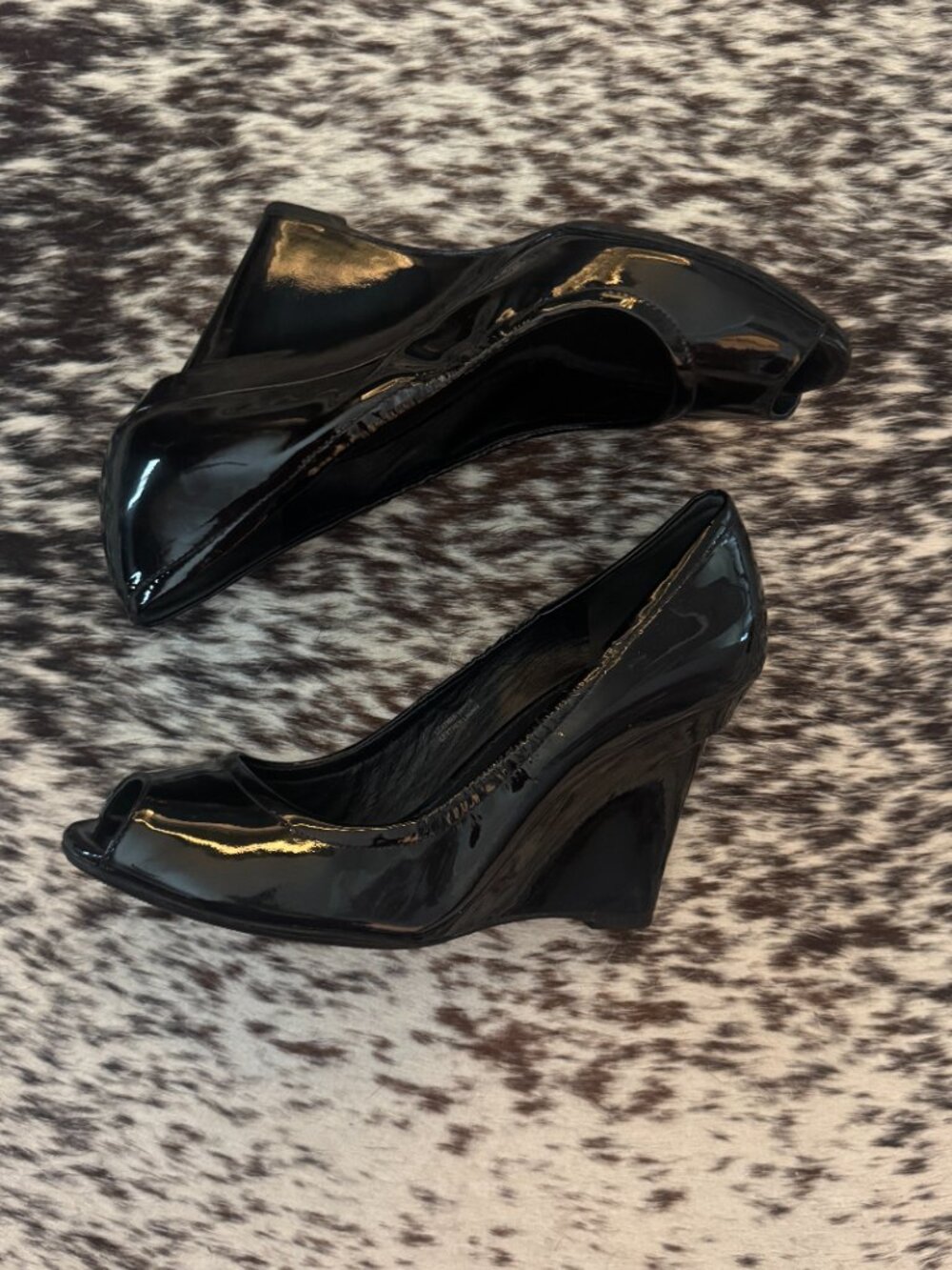 Vera Wang Lavender Black Patent Peep Toe Wedges 7.5 As Is